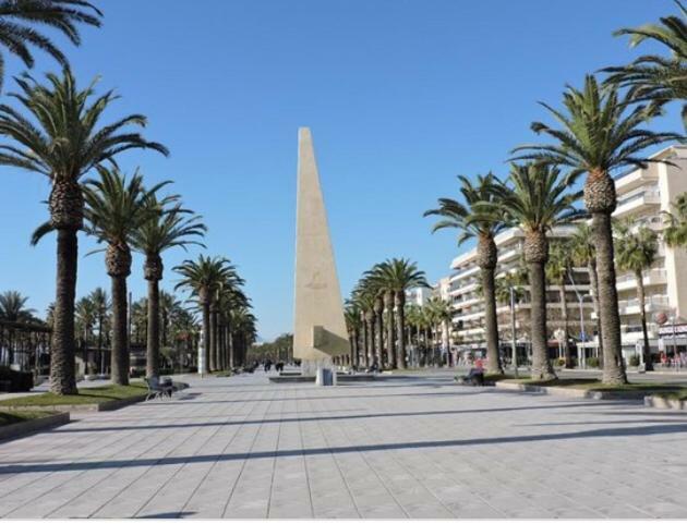 Bonito Y Acogedor Apartamento Con Fibra Salou Bagian luar foto